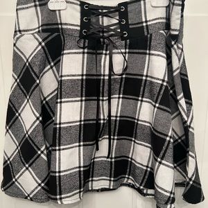 Black and white side zipper skirt. Size L